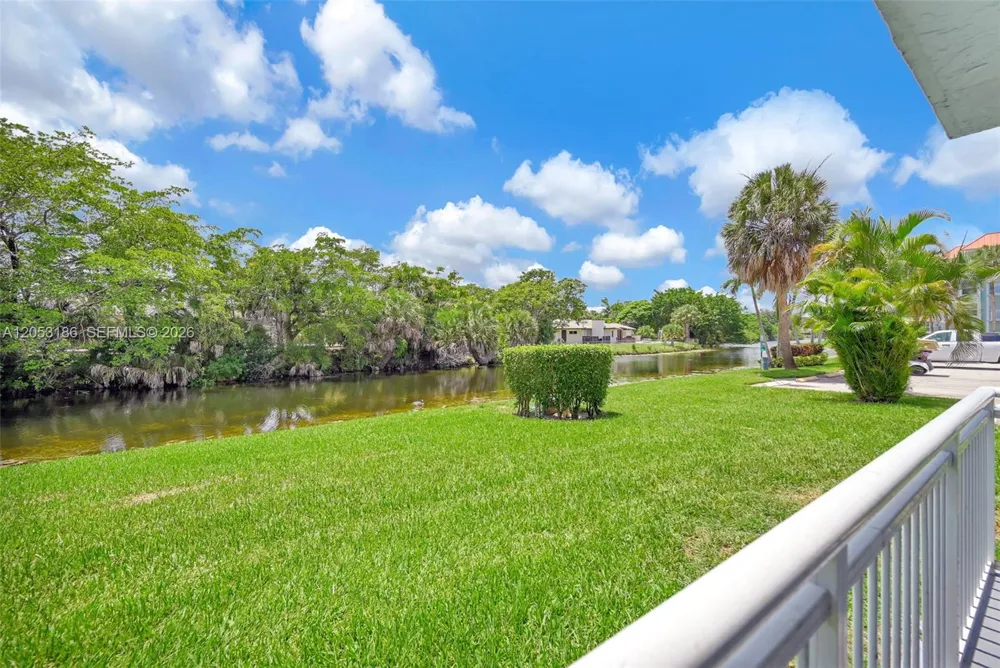 505 S Pine Island Rd #B102 Plantation, FL 33324