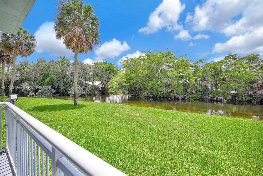 505 S Pine Island Rd #B102 Plantation, FL 33324