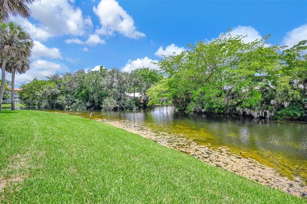 505 S Pine Island Rd #B102 Plantation, FL 33324