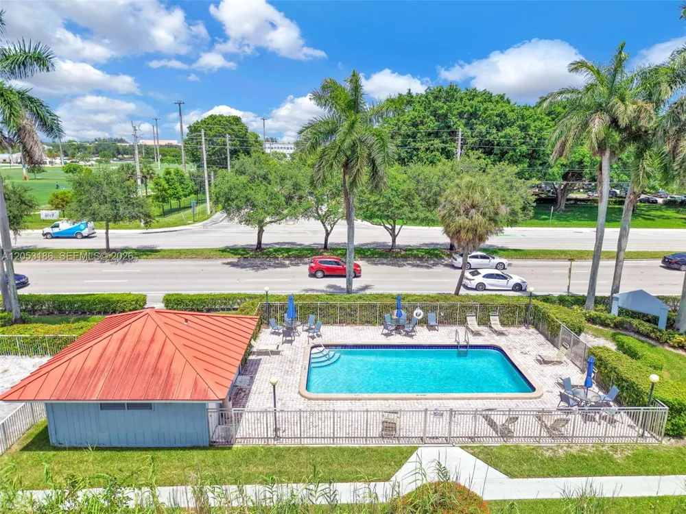 505 S Pine Island Rd #B102 Plantation, FL 33324