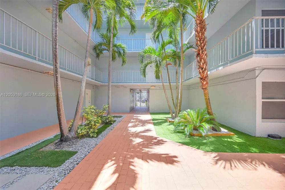505 S Pine Island Rd #B102 Plantation, FL 33324