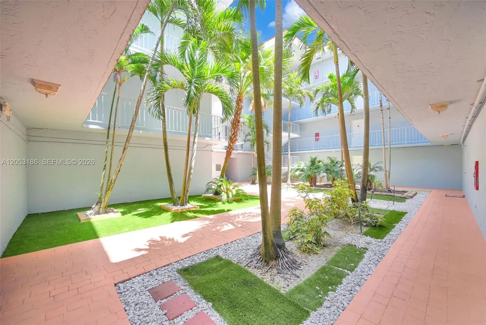 505 S Pine Island Rd #B102 Plantation, FL 33324