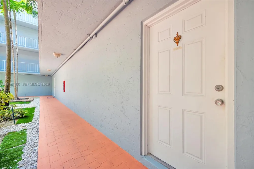 505 S Pine Island Rd #B102 Plantation, FL 33324