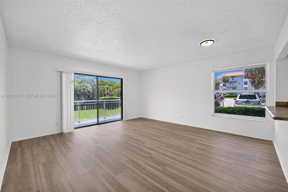 505 S Pine Island Rd #B102 Plantation, FL 33324