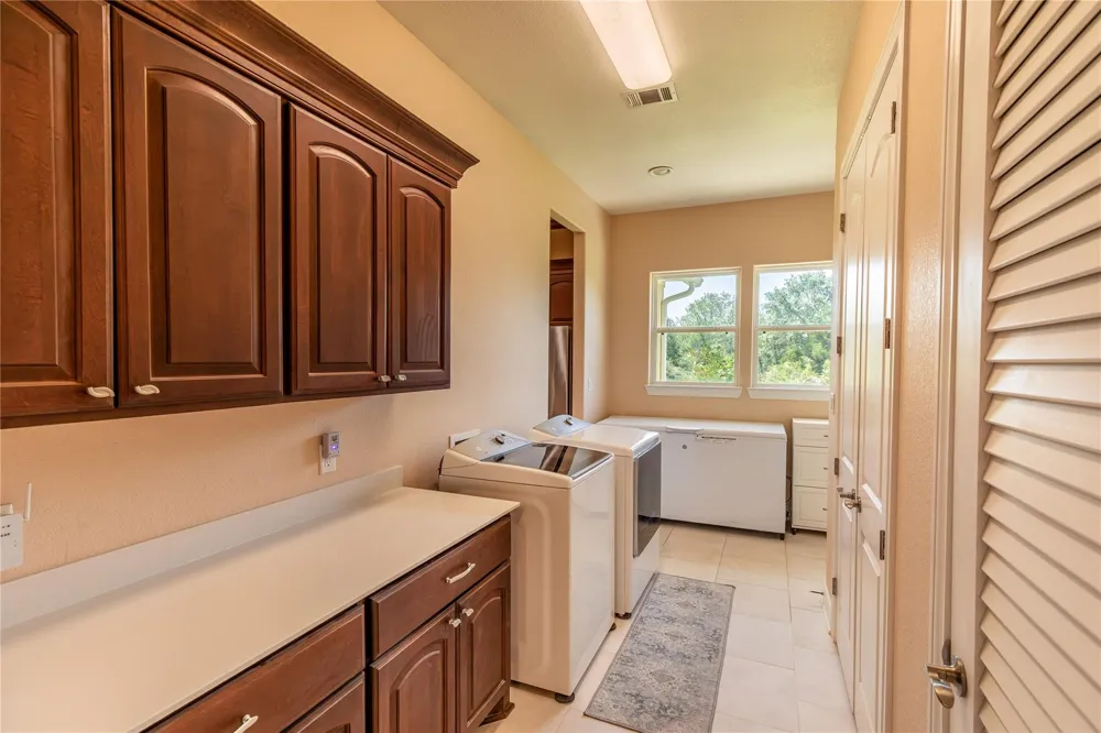 685 Piney Creek Road Bellville, TX 77418