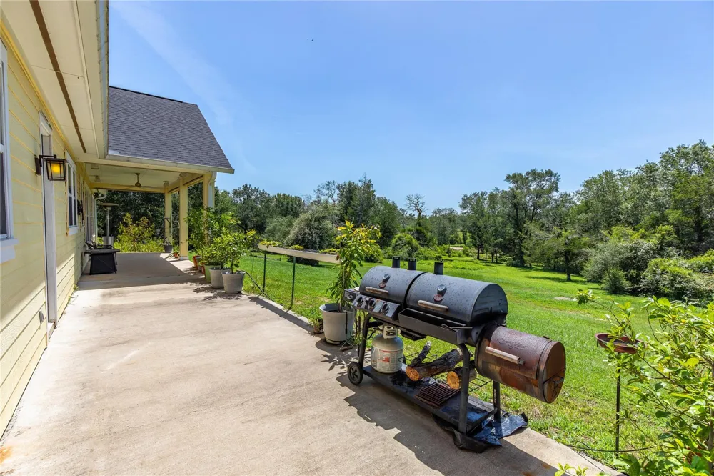 685 Piney Creek Road Bellville, TX 77418