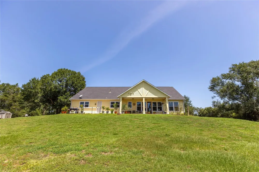 685 Piney Creek Road Bellville, TX 77418