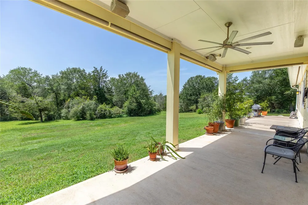 685 Piney Creek Road Bellville, TX 77418