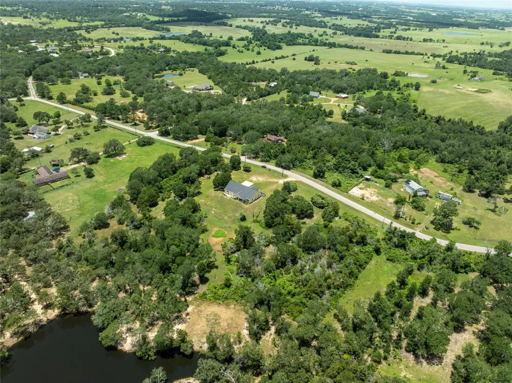 685 Piney Creek Road Bellville, TX 77418