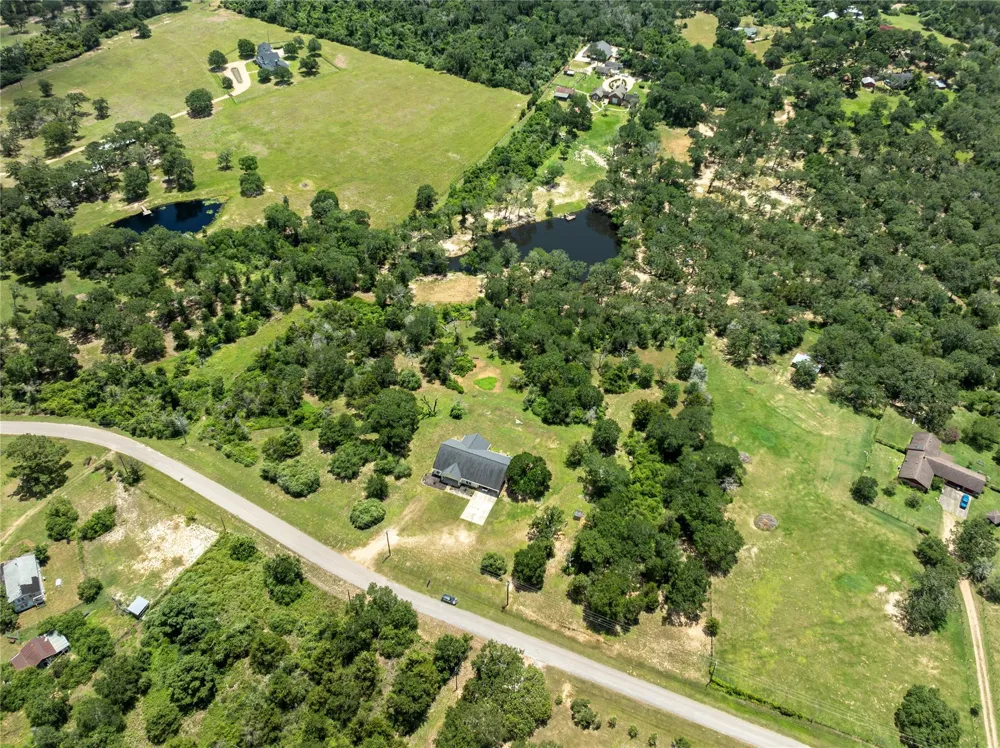 685 Piney Creek Road Bellville, TX 77418