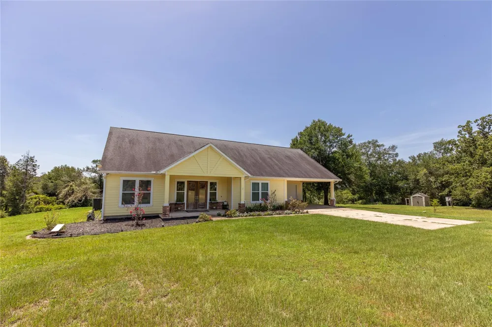 685 Piney Creek Road Bellville, TX 77418