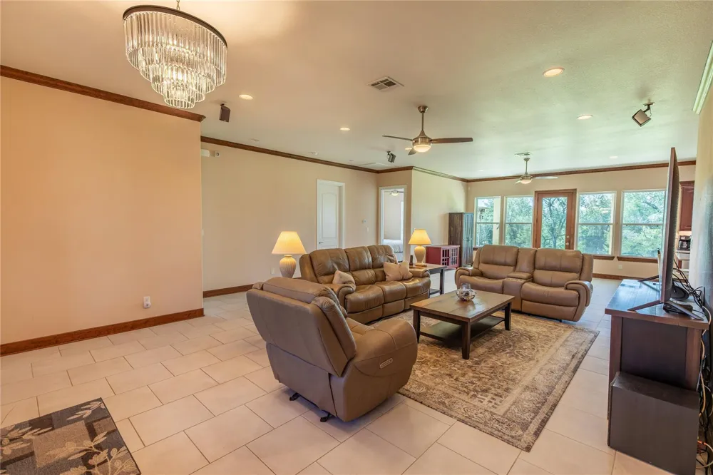 685 Piney Creek Road Bellville, TX 77418