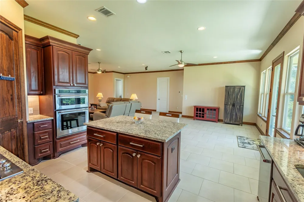 685 Piney Creek Road Bellville, TX 77418
