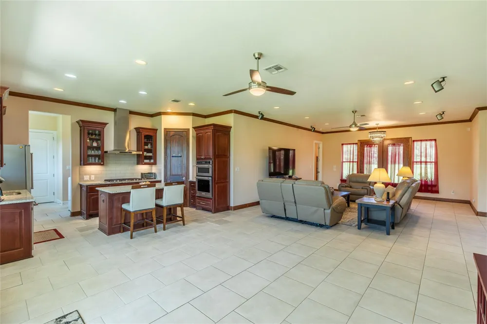 685 Piney Creek Road Bellville, TX 77418