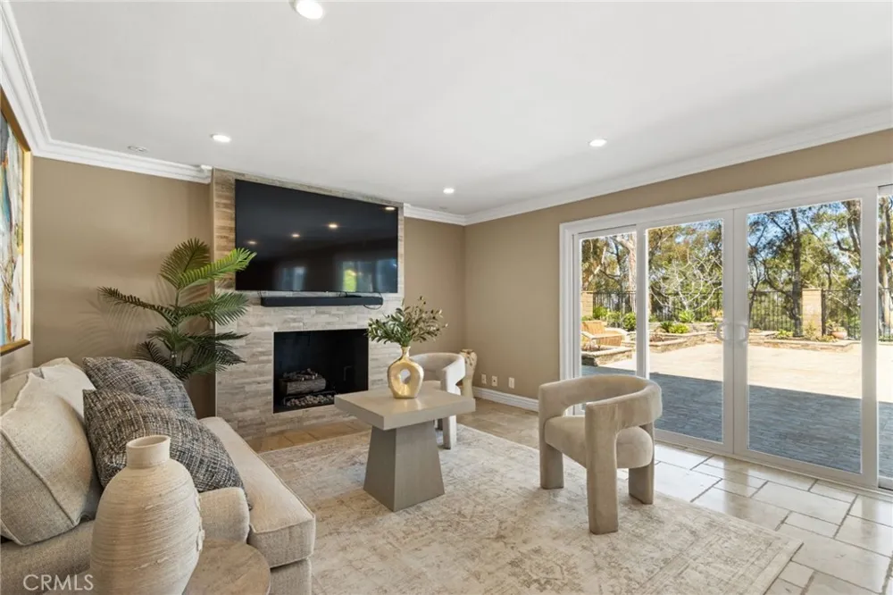 6573 E North View Drive Anaheim Hills, CA 92807