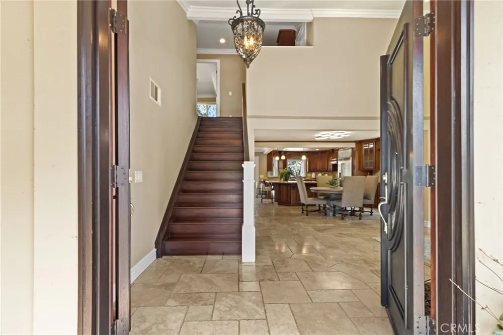6573 E North View Drive Anaheim Hills, CA 92807