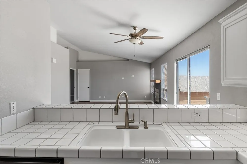 3106 Old Country Rosamond, CA 93560