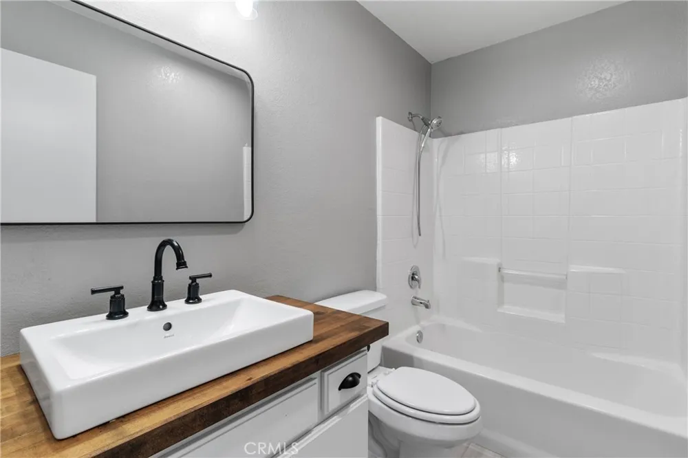 3106 Old Country Rosamond, CA 93560