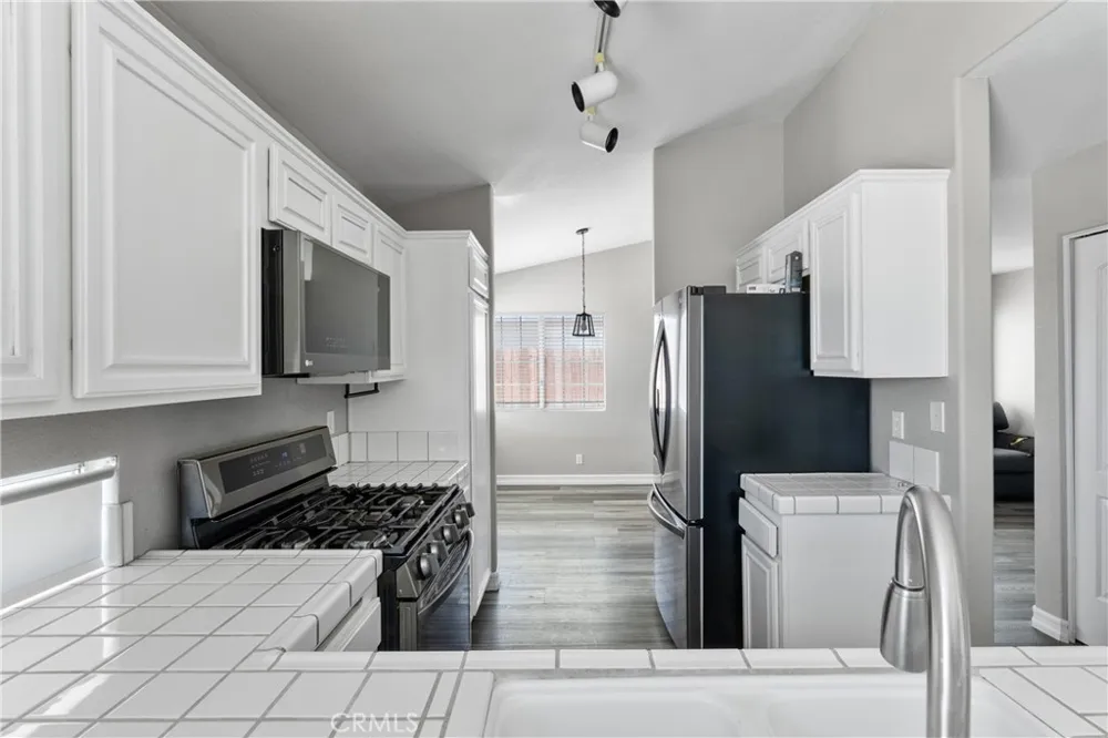 3106 Old Country Rosamond, CA 93560