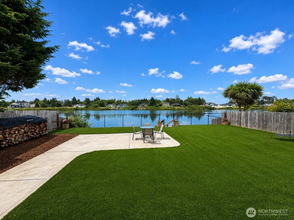 574 Weatherwax Loop NE Ocean Shores, WA 98569