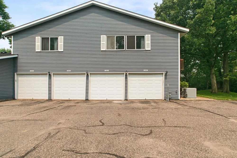 5942 Fernwood Street Shoreview, MN 55126