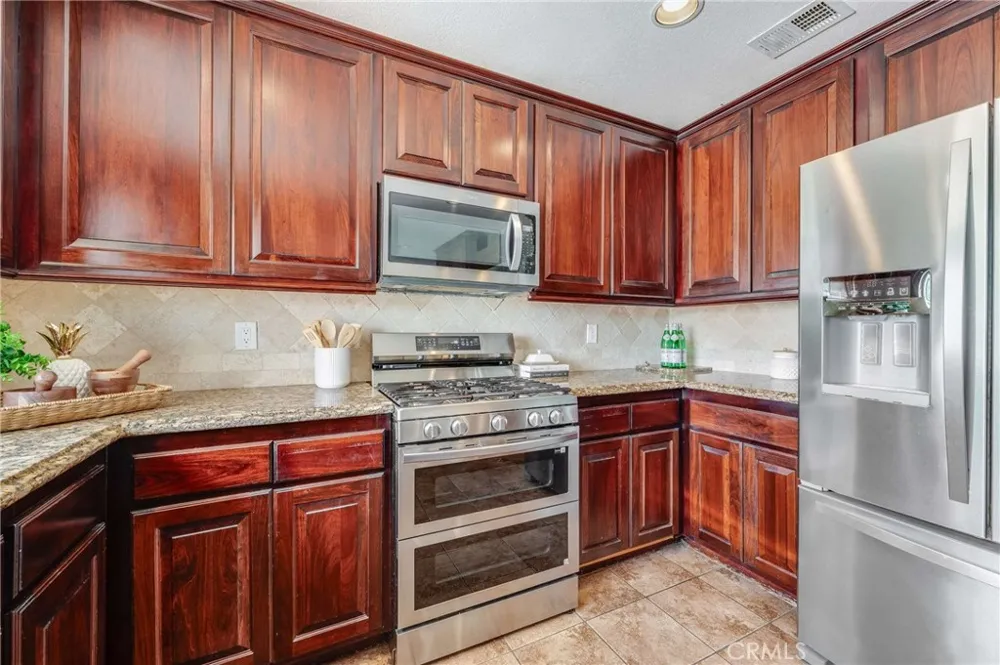 1121 Country Place Redlands, CA 92374