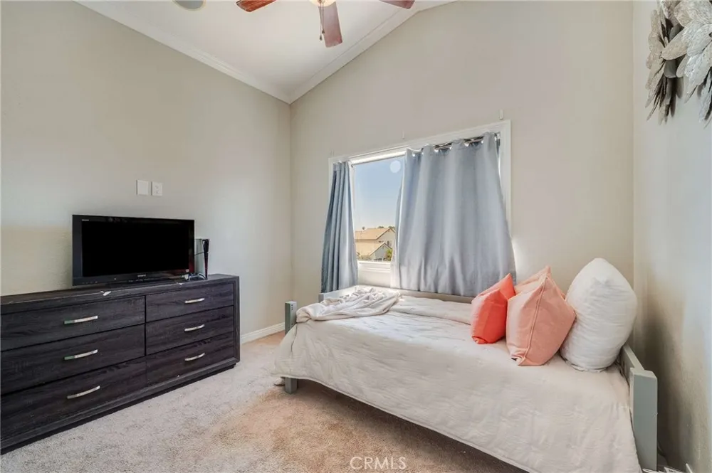 1121 Country Place Redlands, CA 92374