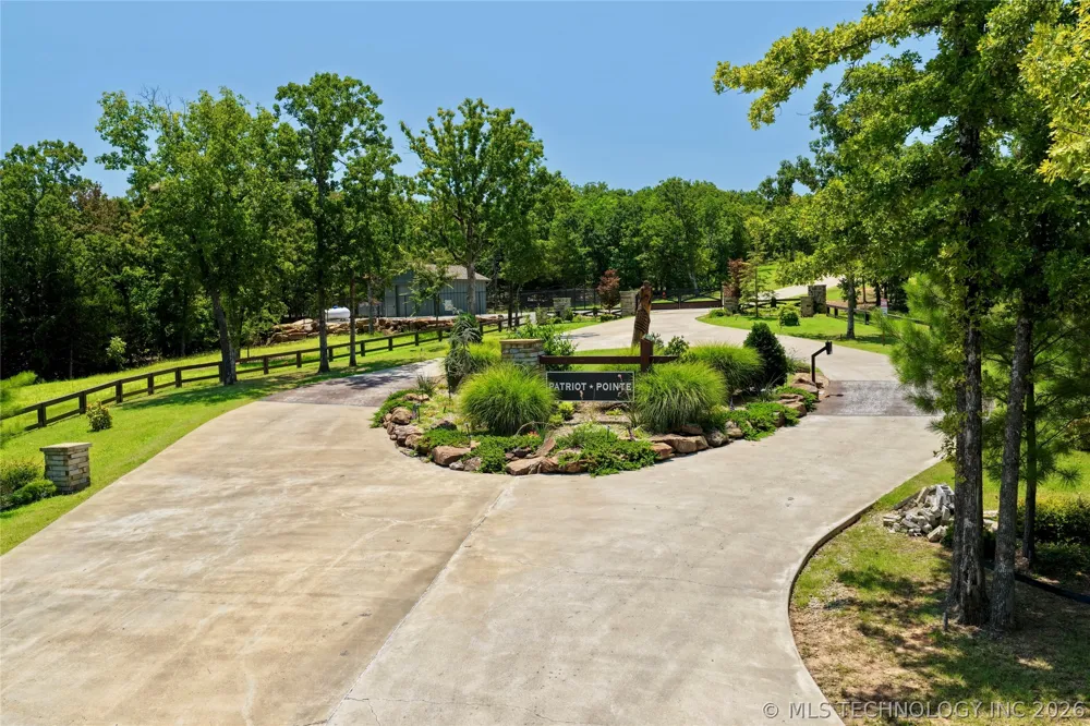 239 Patriot Pointe Eufaula, OK 74432