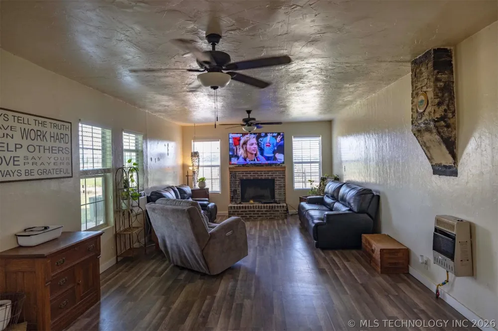 2307 County Road 3416 Byars, OK 74831