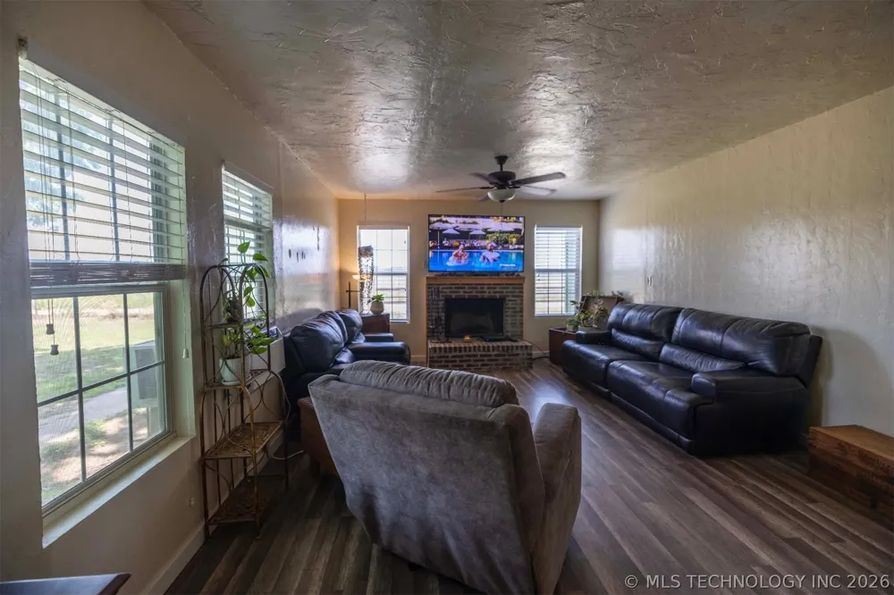 2307 County Road 3416 Byars, OK 74831