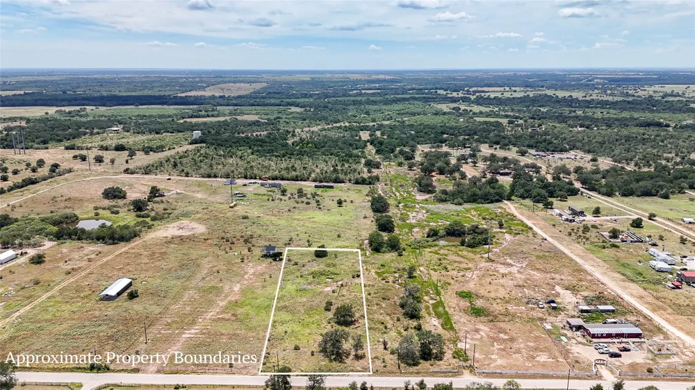 4 Fox Lane Lockhart, TX 78644