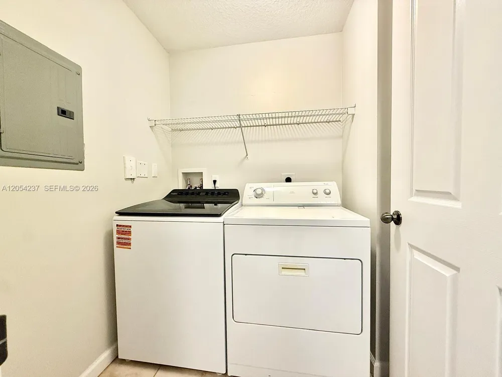 9208 W Myrtlewood Cir W #208 Palm Beach Gardens, FL 33418
