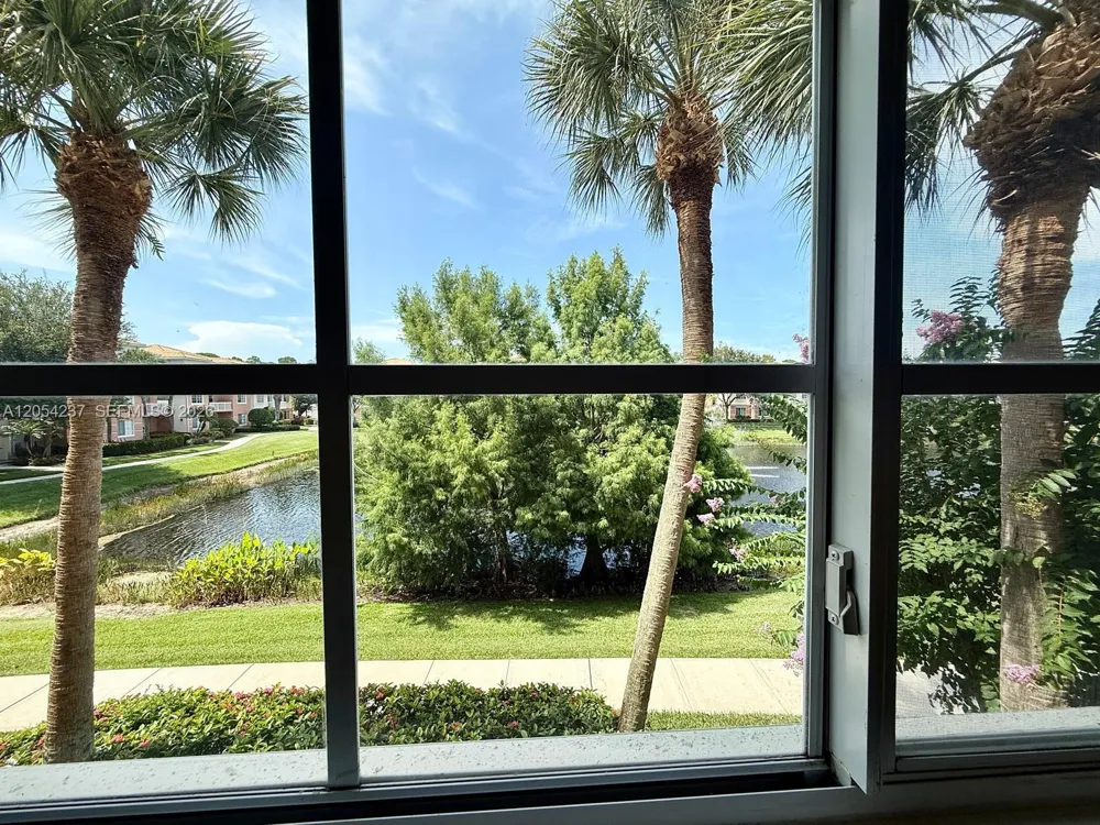 9208 W Myrtlewood Cir W #208 Palm Beach Gardens, FL 33418