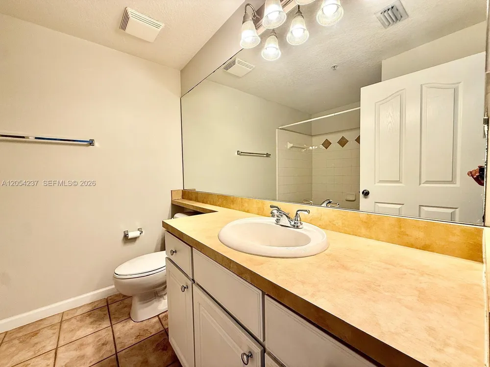 9208 W Myrtlewood Cir W #208 Palm Beach Gardens, FL 33418