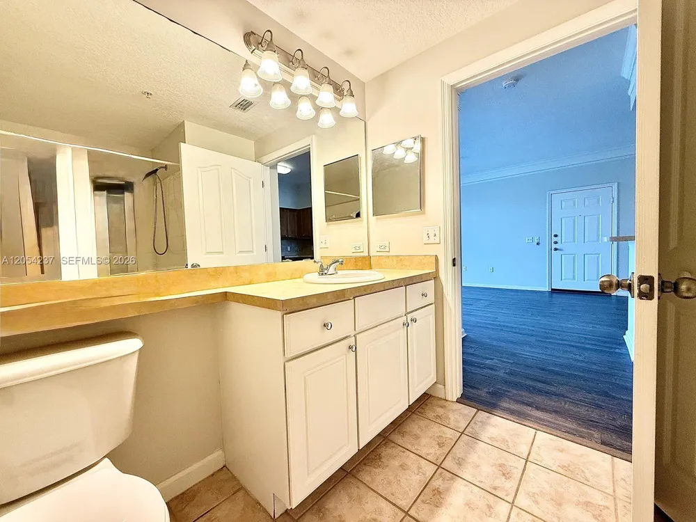 9208 W Myrtlewood Cir W #208 Palm Beach Gardens, FL 33418