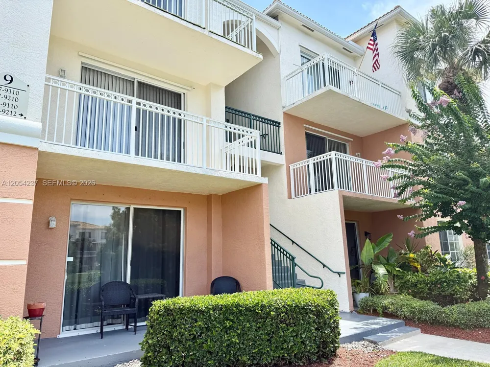 9208 W Myrtlewood Cir W #208 Palm Beach Gardens, FL 33418