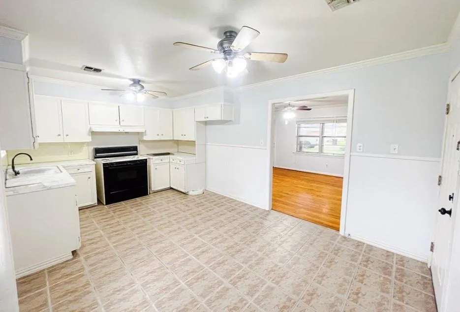 611 Frankie Wharton, TX 77488