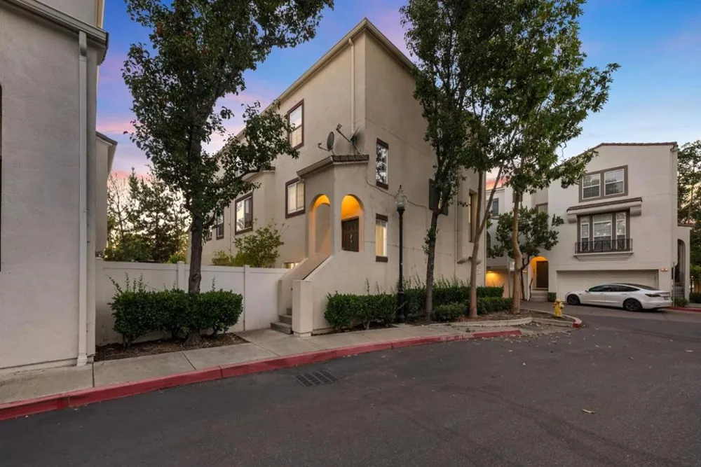 44 Moon Dance Milpitas, CA 95035