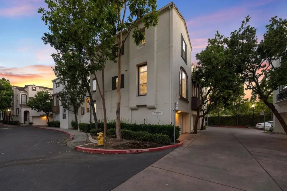 44 Moon Dance Milpitas, CA 95035