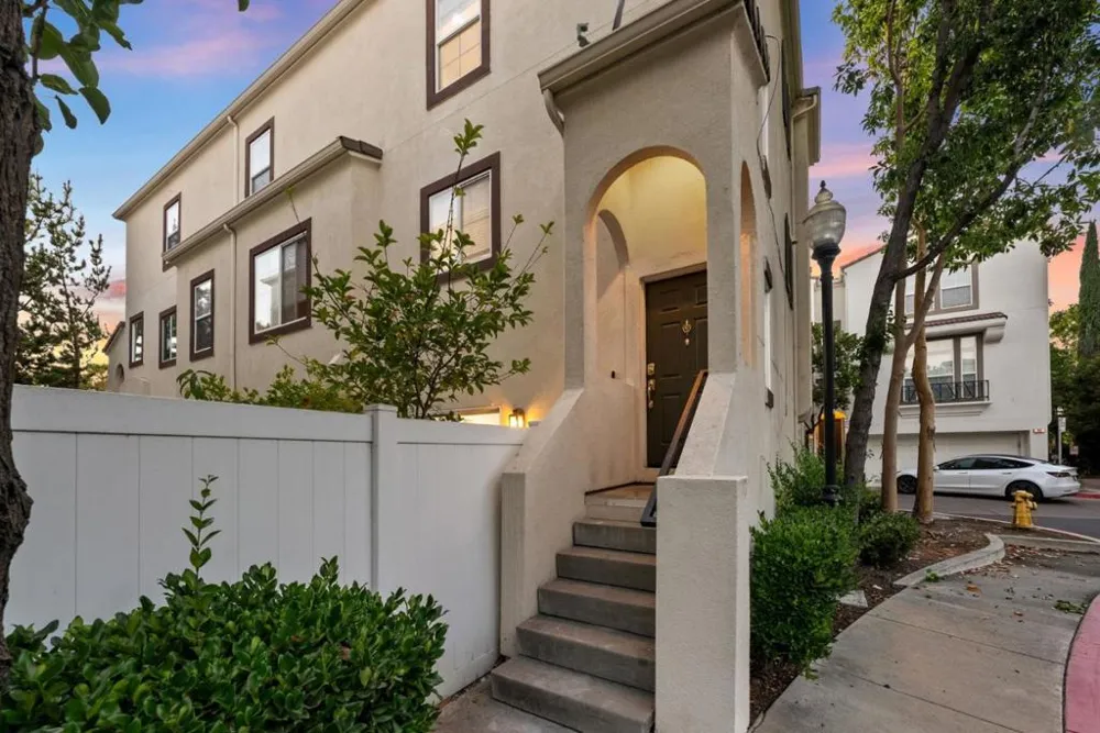 44 Moon Dance Milpitas, CA 95035