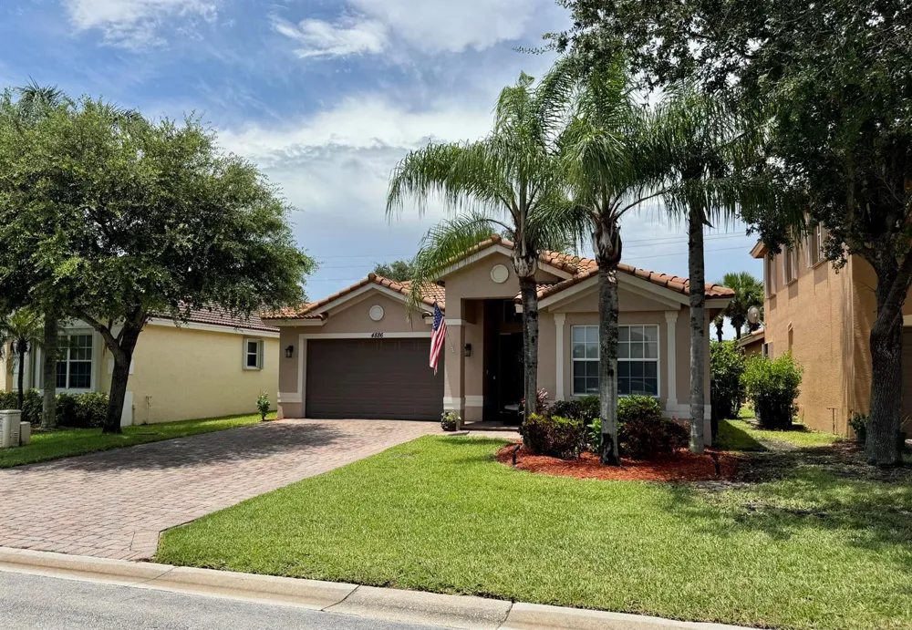 4886 SE Askew Avenue Stuart, FL 34997