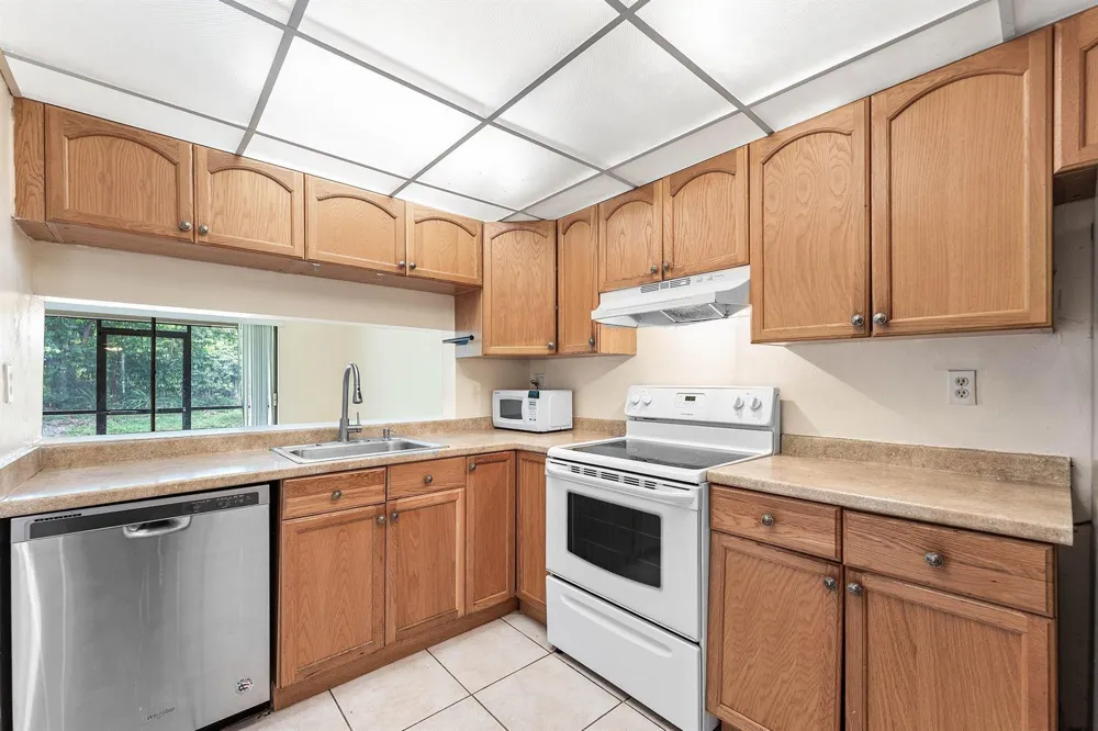 9050 NW 28TH STREET #112 Coral Springs, FL 33065