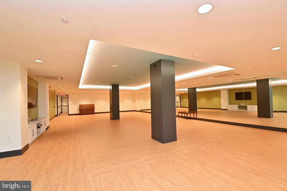 5902 MOUNT EAGLE DRIVE #714 Alexandria, VA 22303