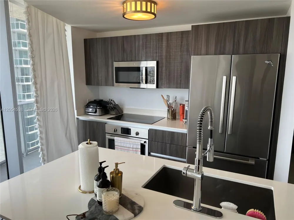 488 NE 18th St #2301 Miami, FL 33132