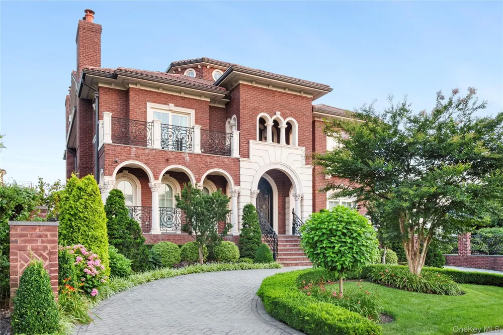 18 Boulevard Malba, NY 11357