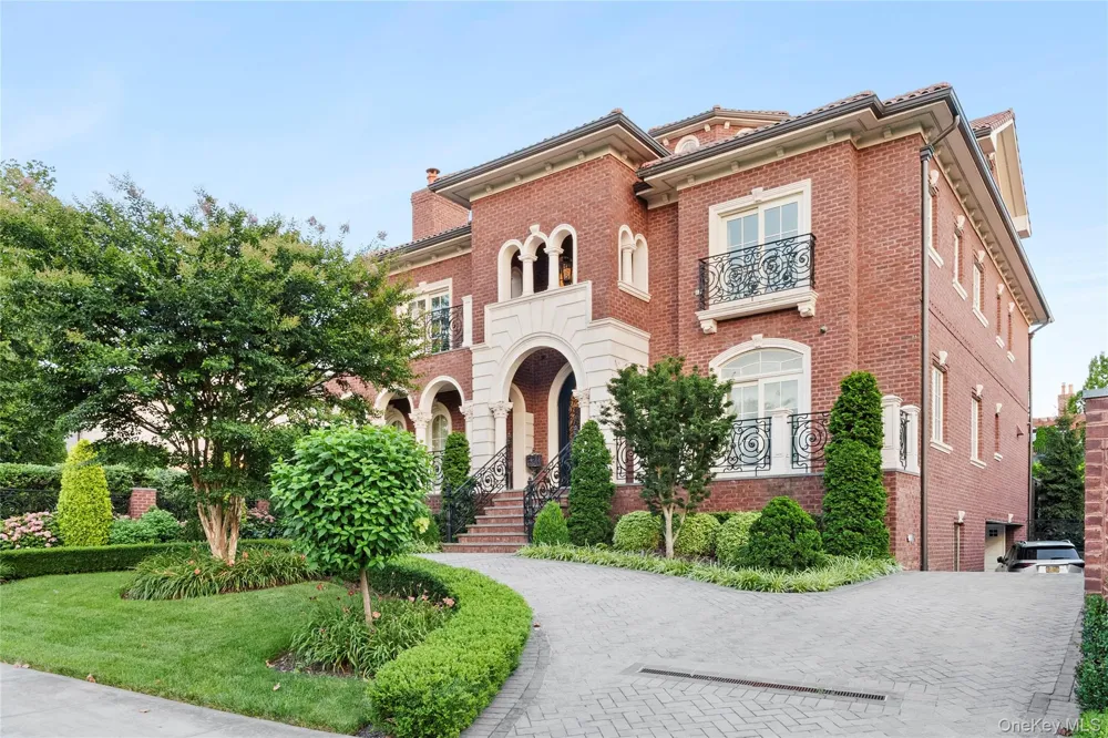 18 Boulevard Malba, NY 11357