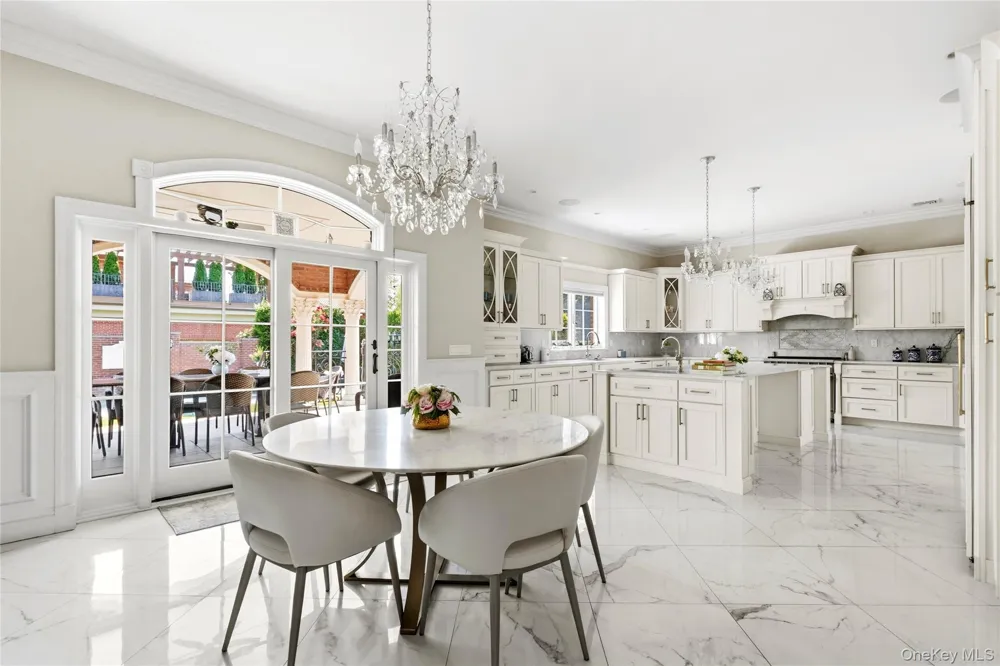 18 Boulevard Malba, NY 11357