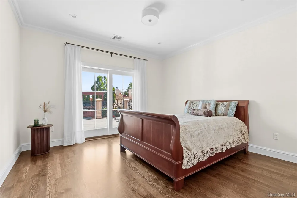 18 Boulevard Malba, NY 11357