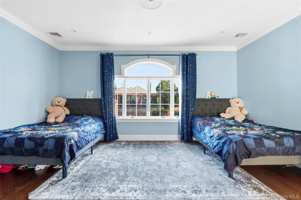 18 Boulevard Malba, NY 11357