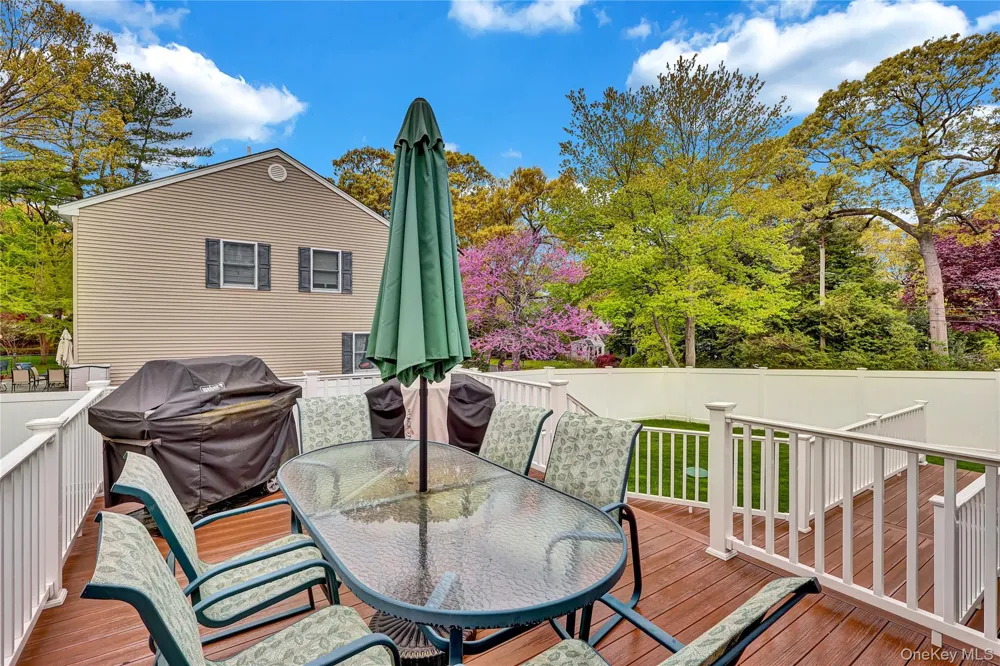 4 Saint Marks Place Stony Brook, NY 11790